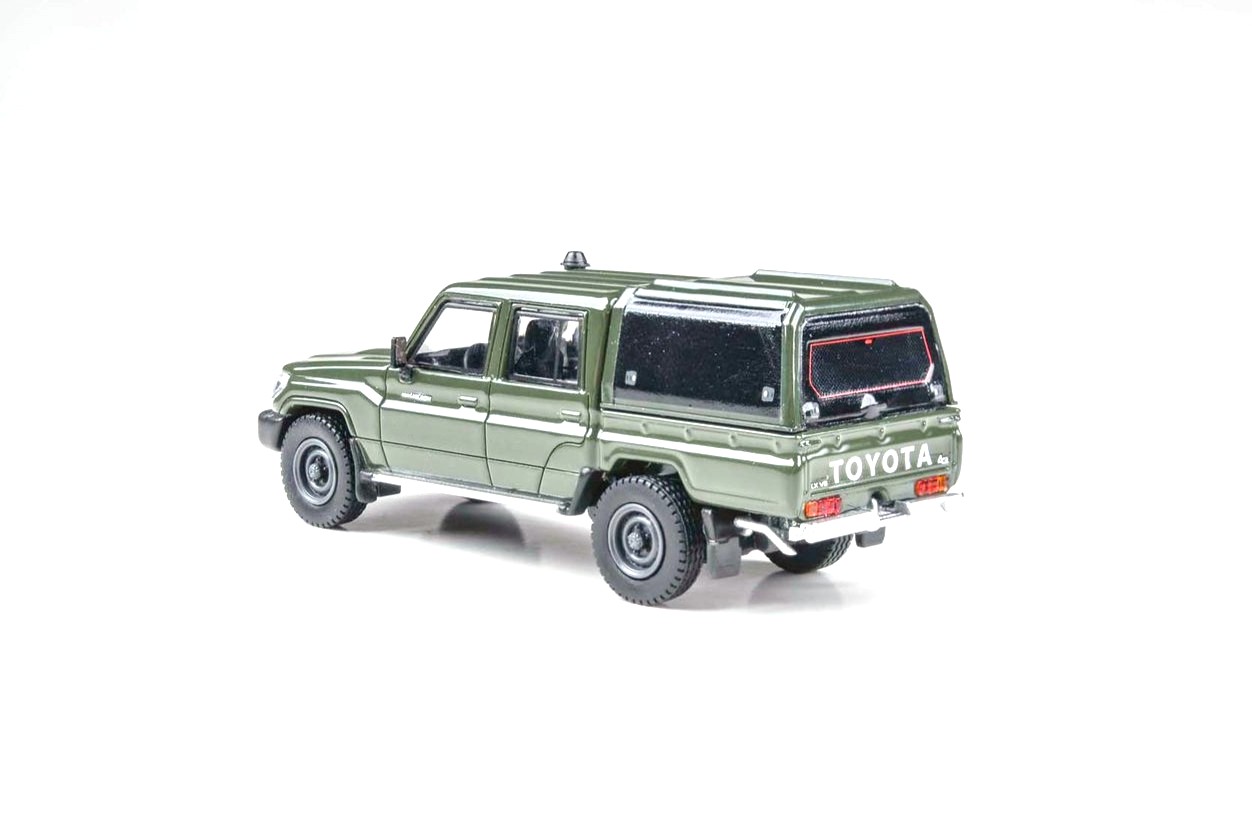 Toyota Land Cruiser LC79 Pick-Up Closed 2014 military green 1:64 Para64