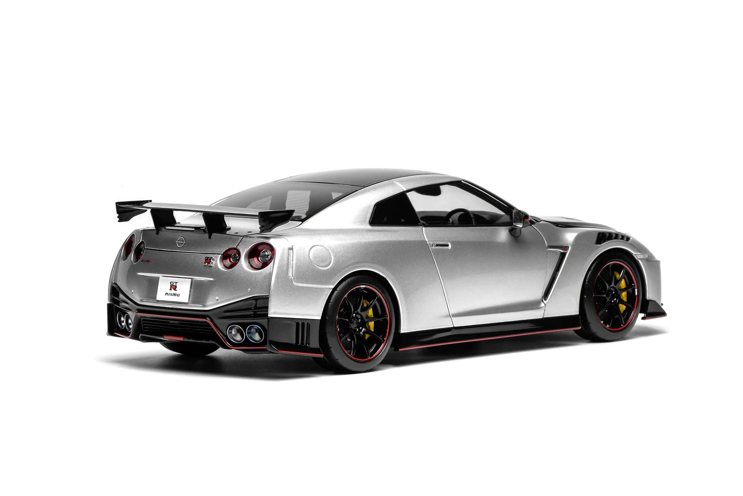 Nissan Skyline GT-R R35 Nismo Coupe 2022 silver 1:18 Motorhelix