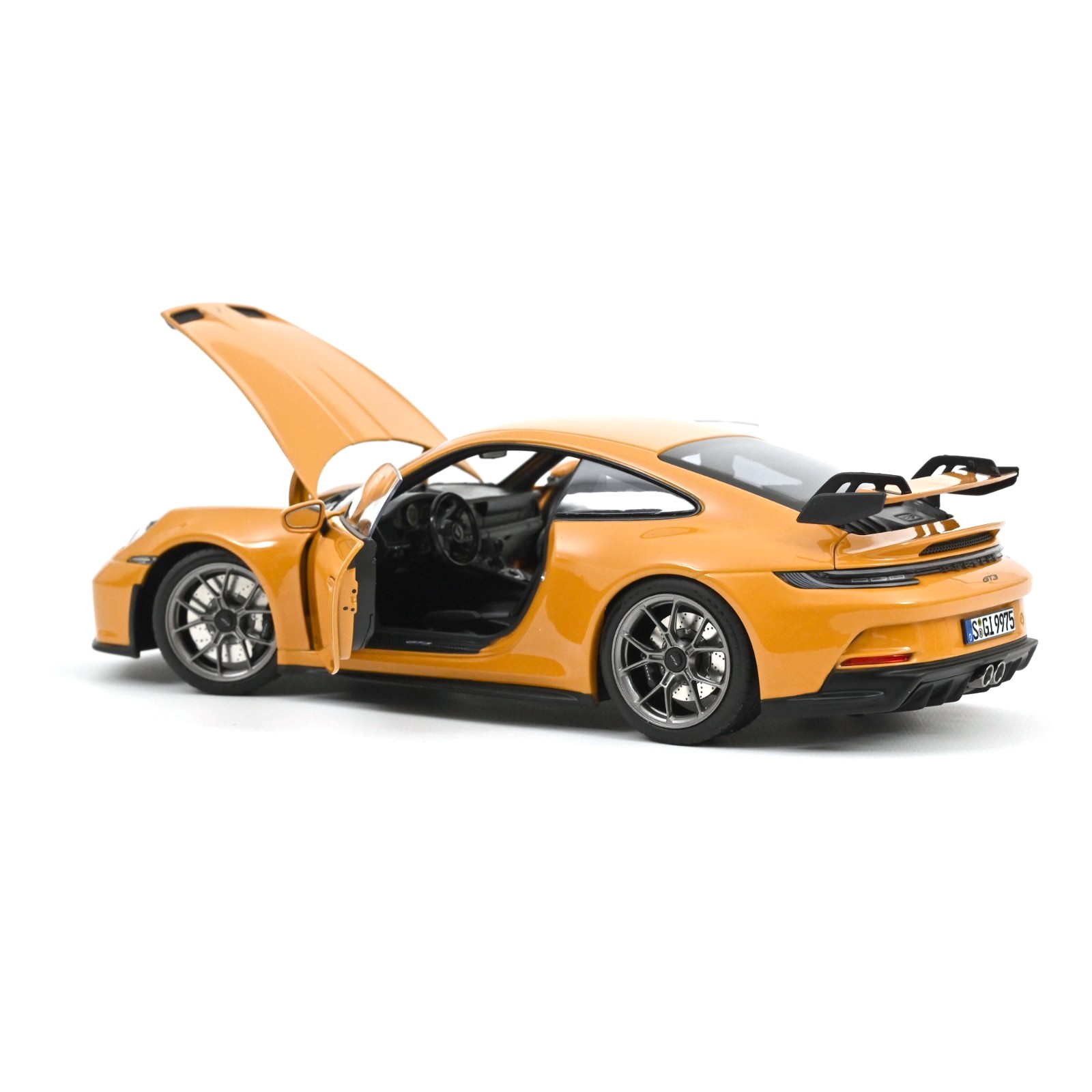 Porsche 911 GT3 2021 bahama yellow 1:18 Norev