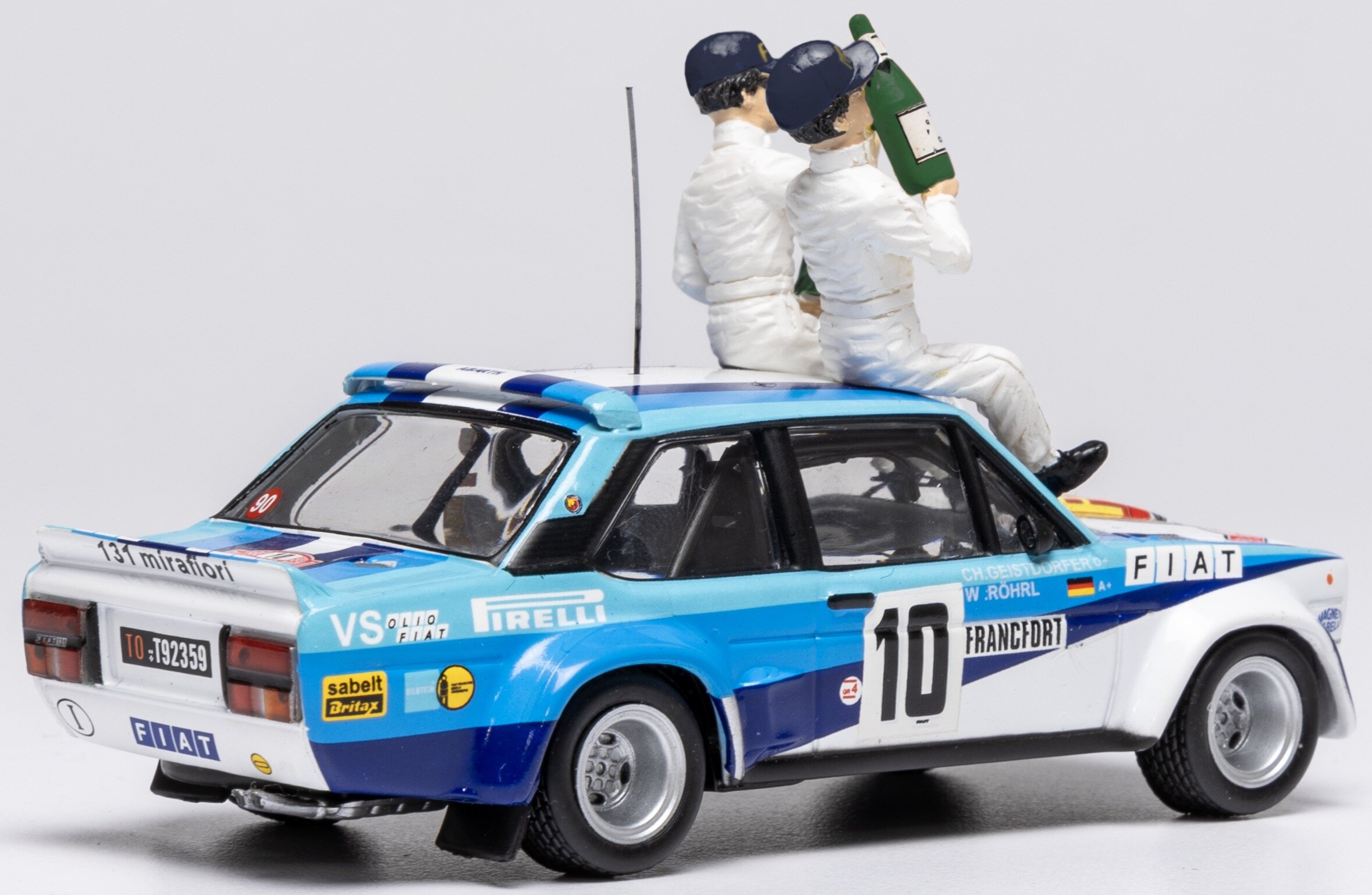 Fiat 131 Abarth #10 Rohrl/Geistdorfer Winner Rally Monte Carlo 1980 with Figurines 1:43 Ixo Models