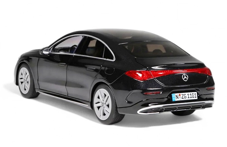 Mercedes-Benz CLA Coupe HEV 2024 cosmos black 1:18 NZG