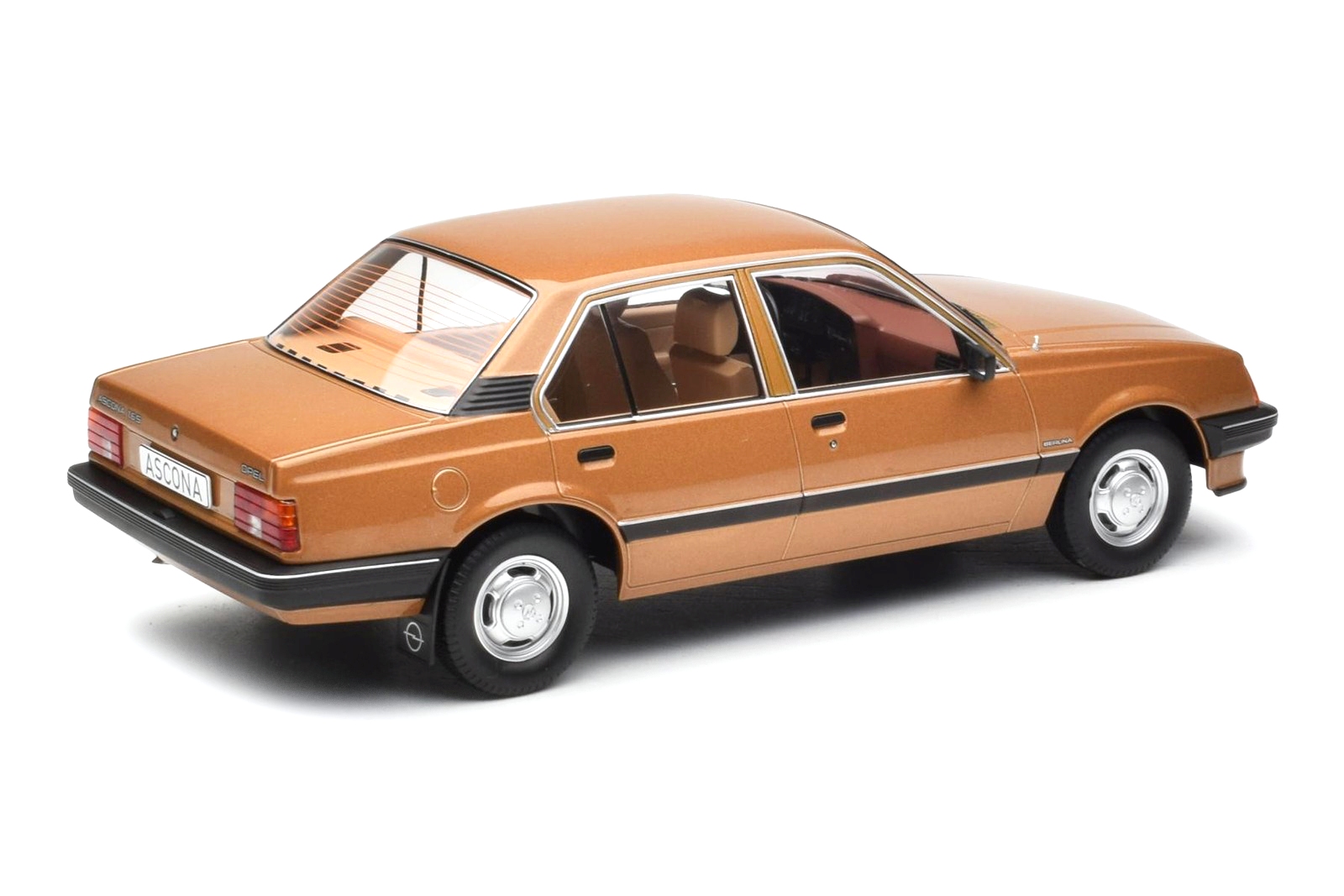 Opel Ascona C beige 1:18 MCG 