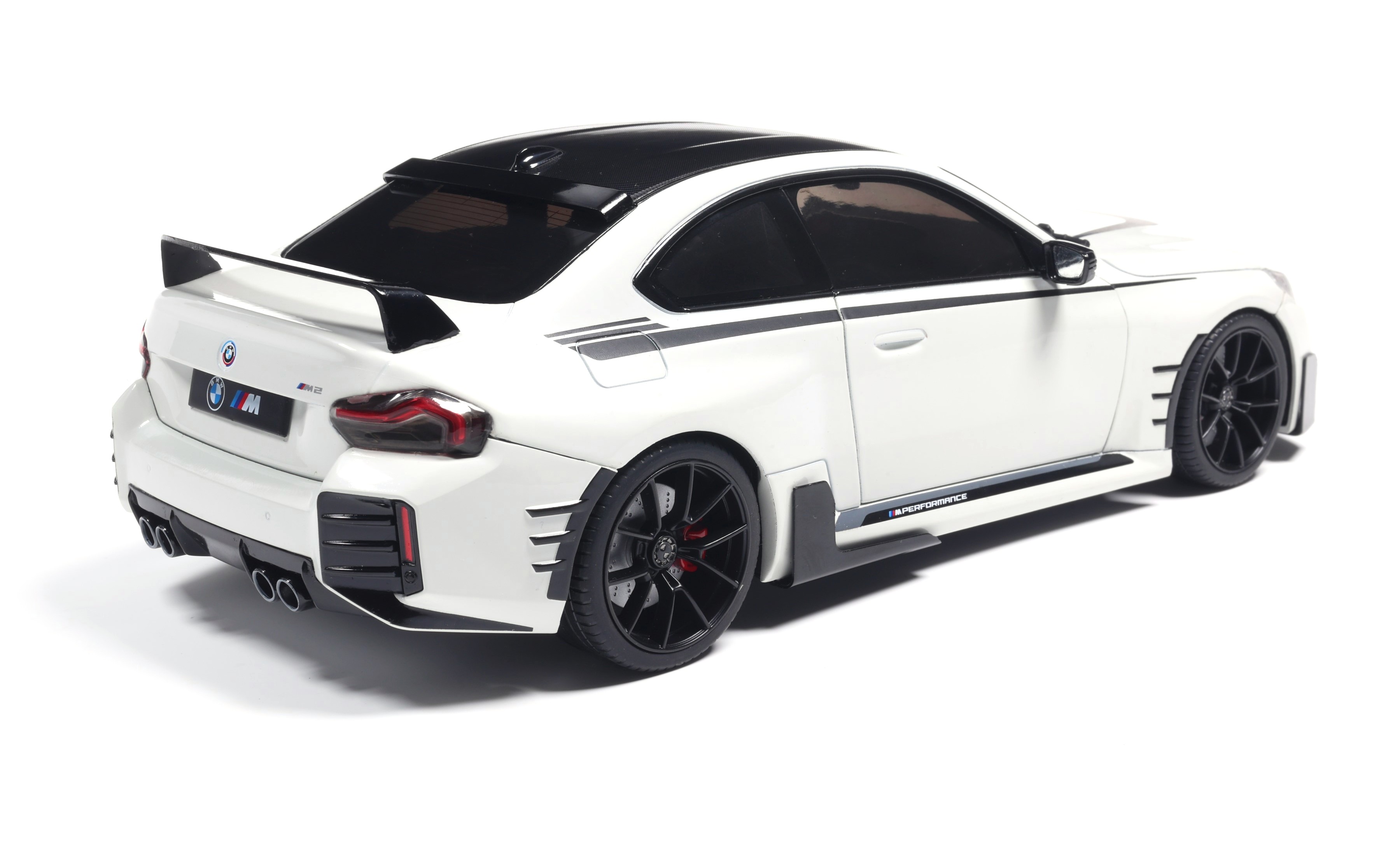 BMW M2 Performance Parts 2025 white 1:18 Solido
