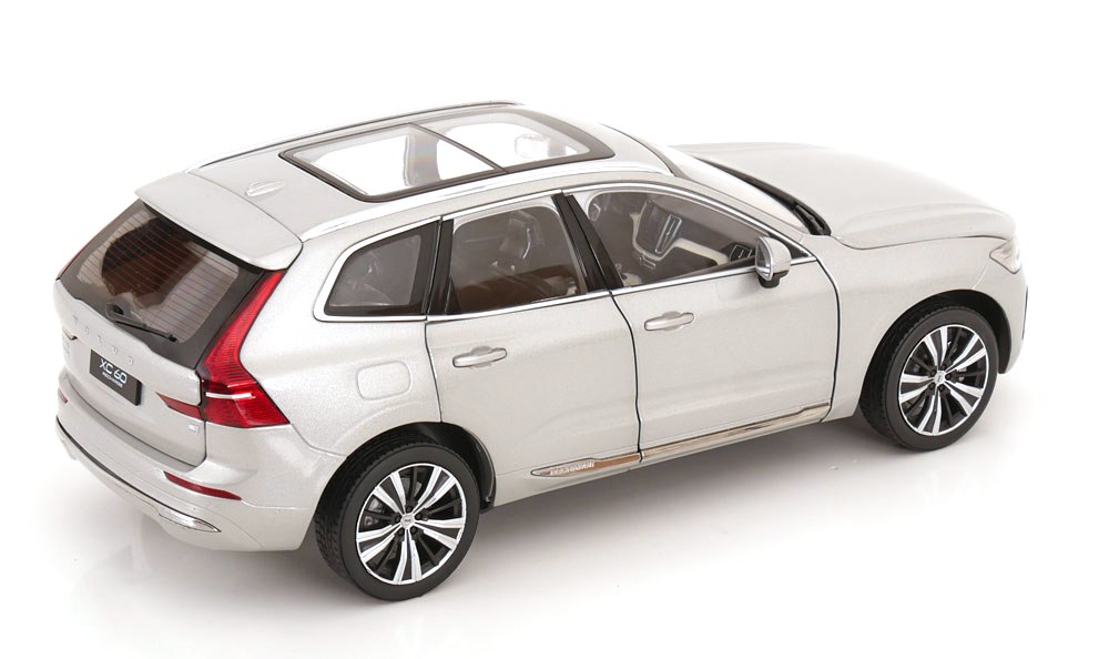 Volvo XC60 Recharge 2022 silver 1:18 Paudi Model