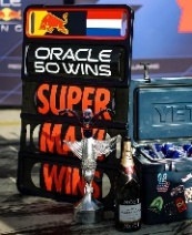 Red Bull Racing RB21 Oracle #1 M.Verstappen Winner Italian GP 2025 *Oracle 50 Wins* with Pit Board 1:43 Spark