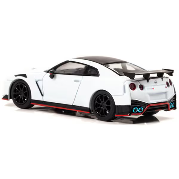 Nissan GT-R NISMO (R35) 2020 brilliant white pearl 1:64 Carnel