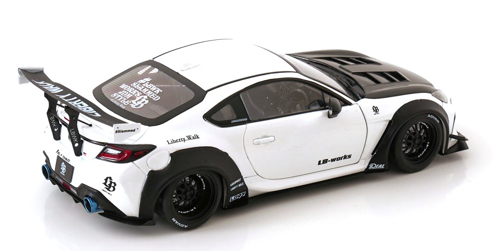 Toyota GR86 LBWK Body KIT white 1:18 Solido