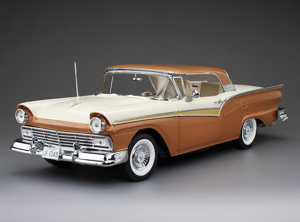 Ford Fairlane 500 Skyliner 1957 bronze/colonial white 1:18 Sun Star