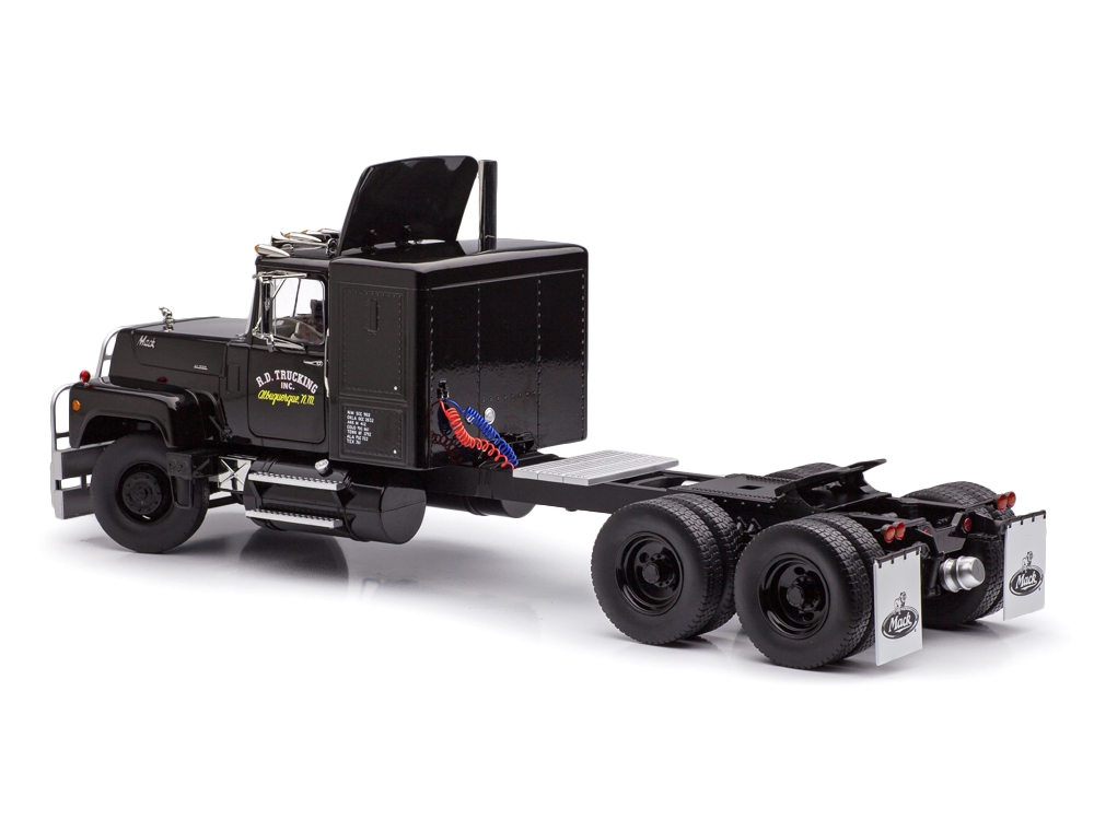 Mack RL700L 1974 black 1:18 Road Kings