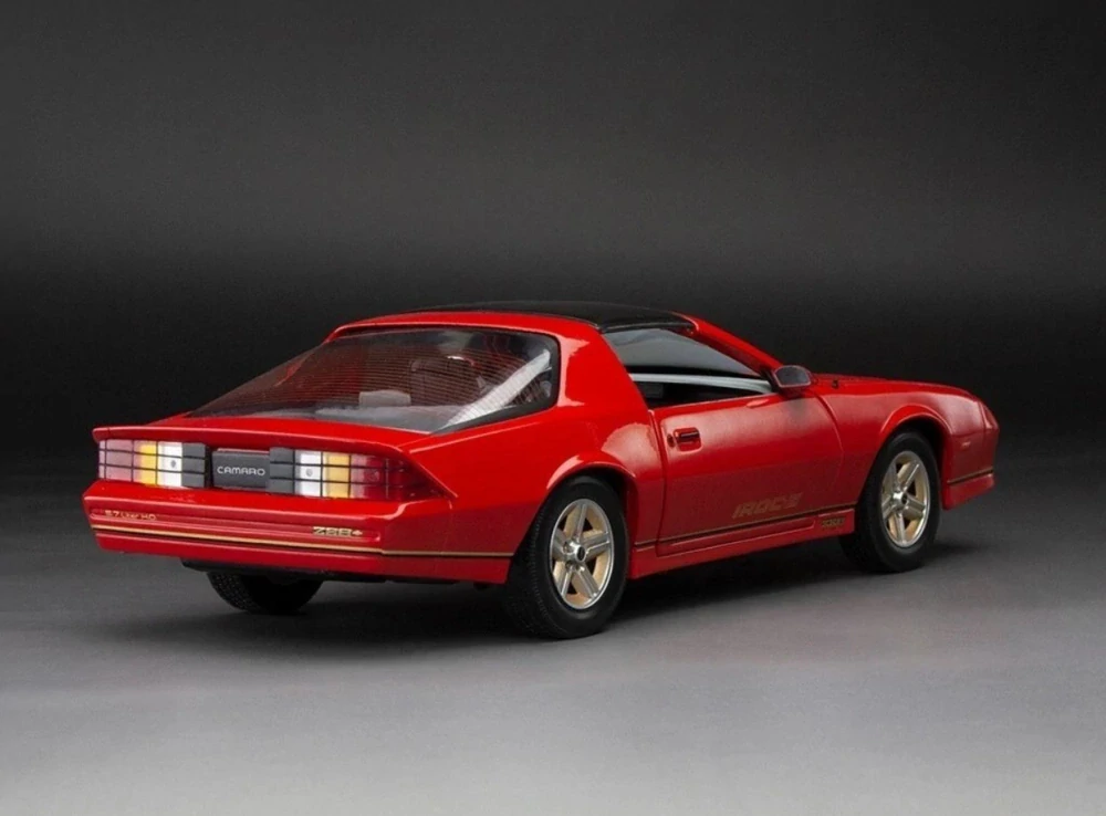 Chevrolet Camaro IROC 1985 red 1:18 Sun Star