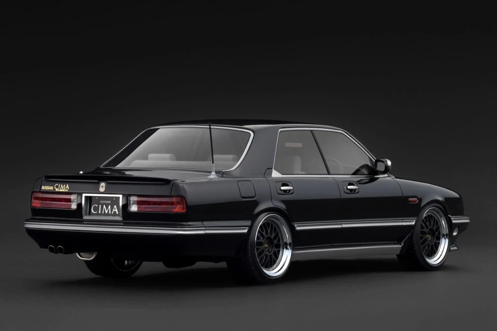 Nissan Cedric Cima Y31 black 1:18 Ignition Model