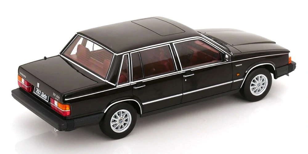Volvo 760 1985 black 1:18 Triple9 Collection