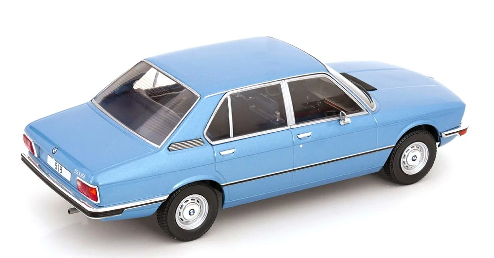 BMW 5er E12 1973 light blue 1:18 MCG