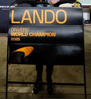 McLaren MCL39 #4 L.Norris 3rd Abu Dhabi GP 2025 F1 Driver's World Champion 2025 with Pit Board 1:12 Spark