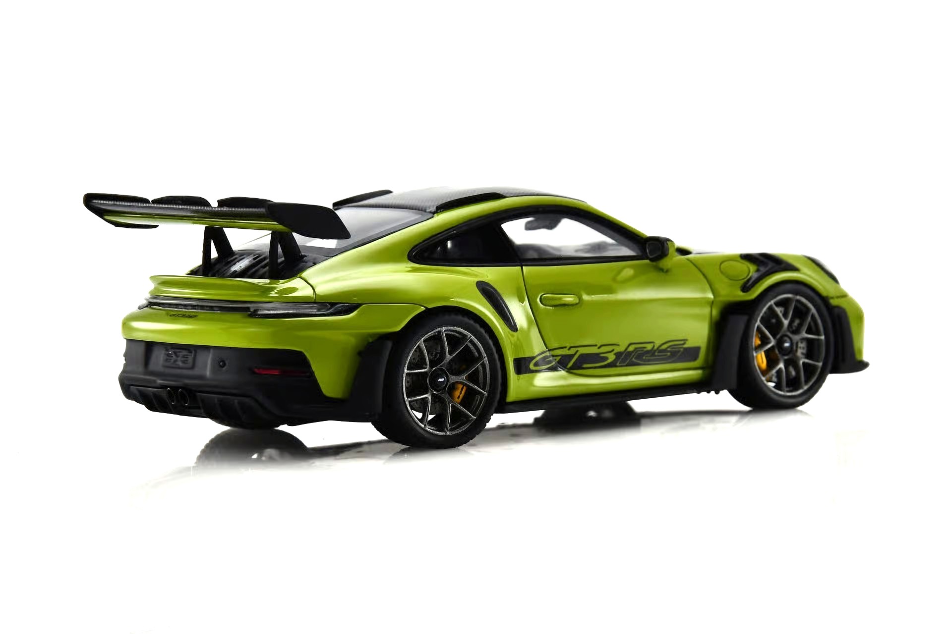 Porsche 911 GT3 RS 992 Weissach Package 2023 lind green 1:43 Spark
