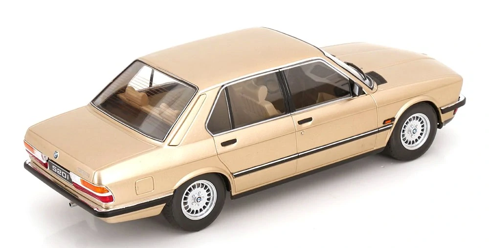 BMW 520i (E28) 1987 gold 1:18 Ixo Models