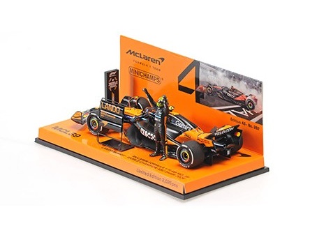 McLaren MCL39 #4 L.Norris World Champion Abu Dhabi GP 2025 with Standing Figurine Pitboard & Position Board 1:43 Minichamps