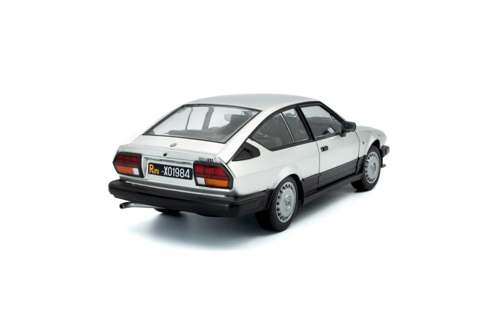 Alfa Romeo GTV6 1984 silver 1:18 Solido