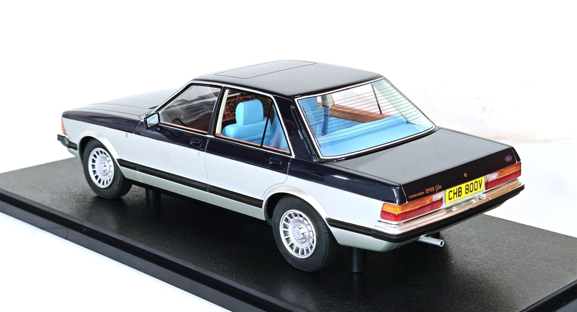 Ford Granada 2.8 Ghia 1978 blue/silver 1:18 Cult Scale Models
