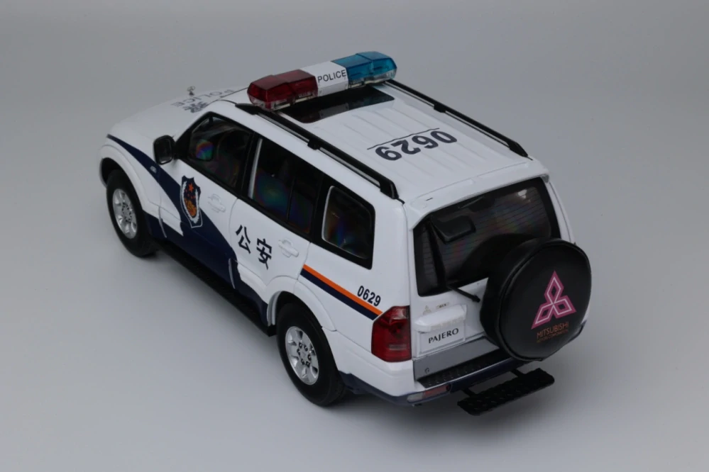 Mitsubishi Pajero V73 China Police 1:18 Sun Star