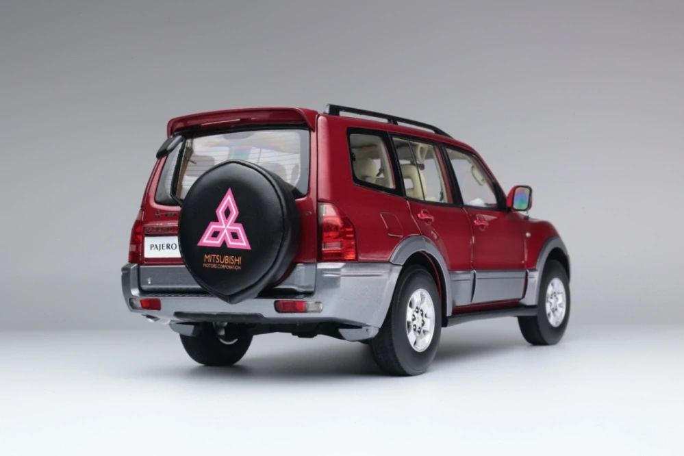 Mitsubishi Pajero V73 red 1:18 Sun Star