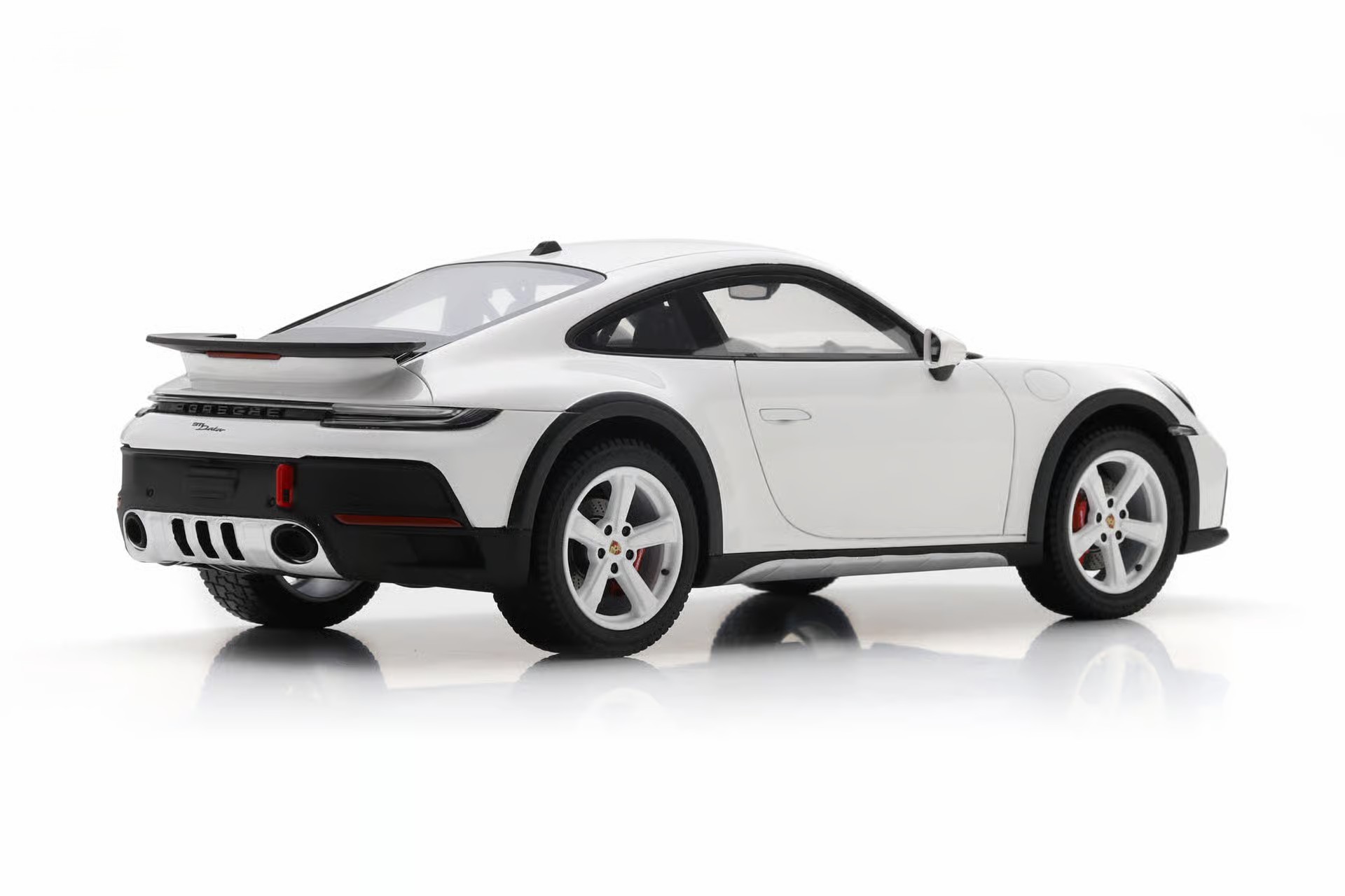 Porsche 911 Dakar white 1:18 Spark