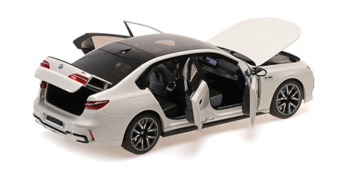 BMW i7 M70 G70 2024 white metallic 1:18 Minichamps