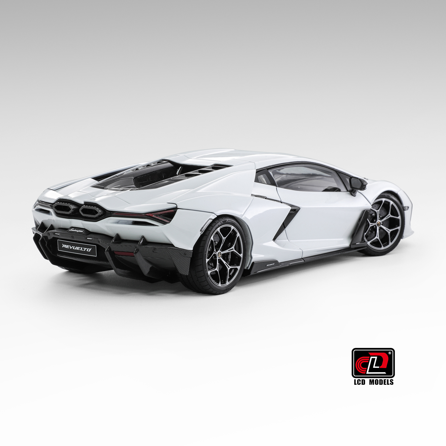 Lamborghini Revuelto pearl white 1:18 LCD Model