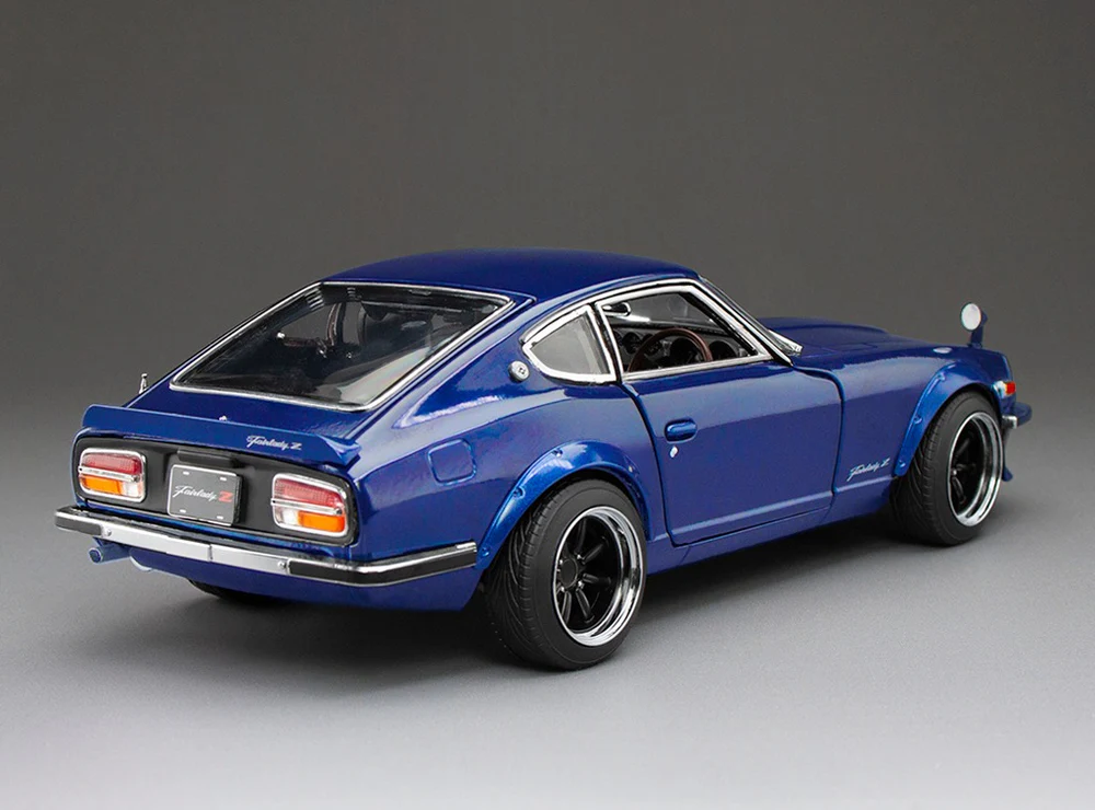 Datsun Fairlady Z S30 RHD 1970 dark blue 1:18 Sun Star