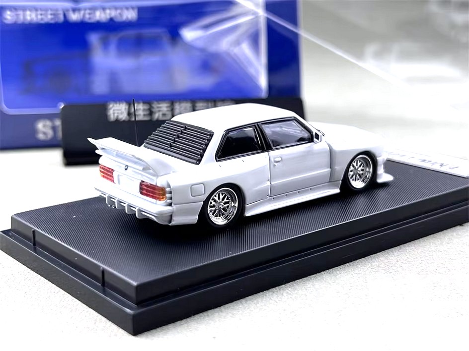 BMW E30 white 1:64 Street Weapon