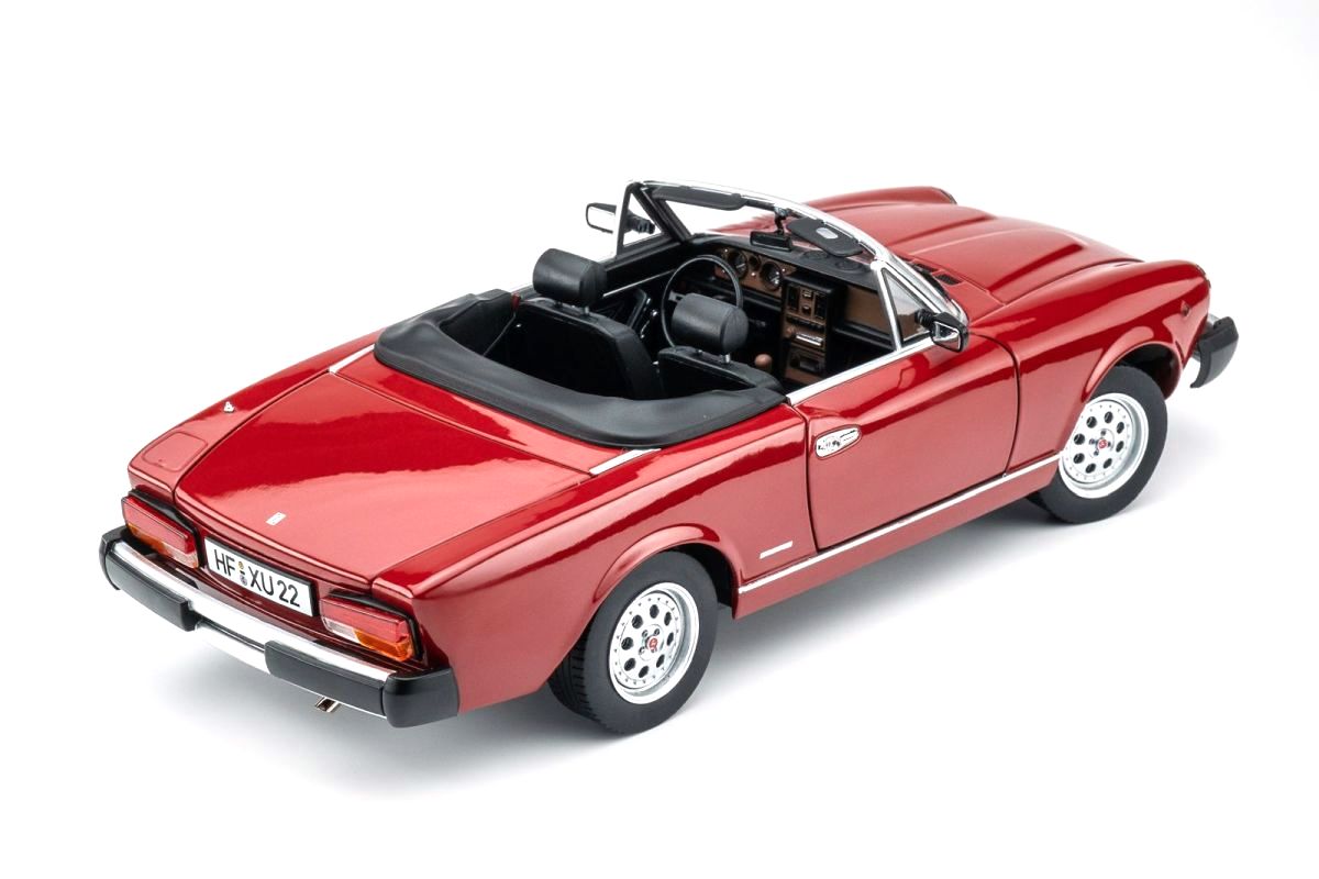 Pininfarina Spider Europa 1982 red 1:18 Touring Modelcars
