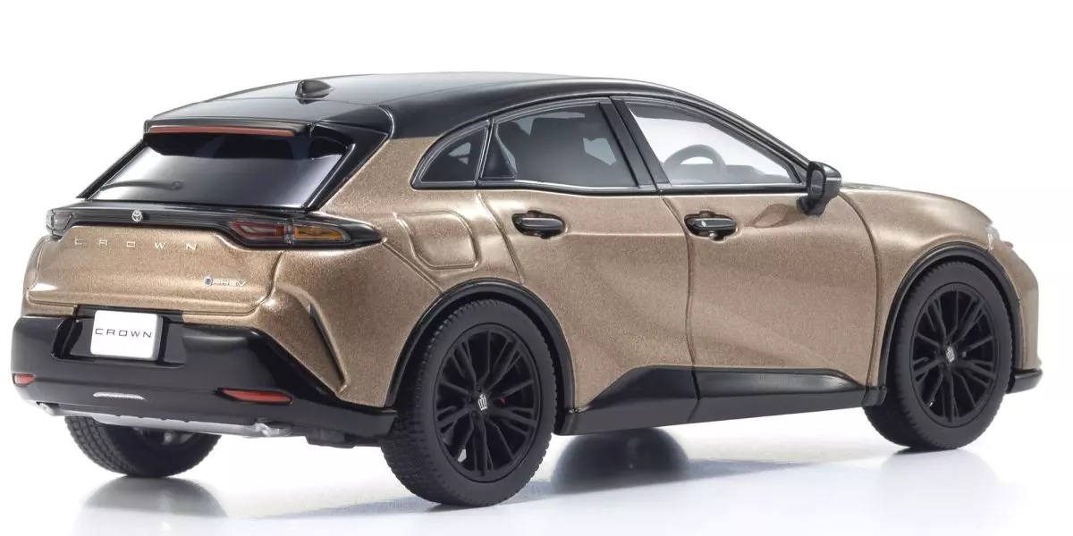 Toyota Crown Sport RS 2025 bronze 1:43 Kyosho