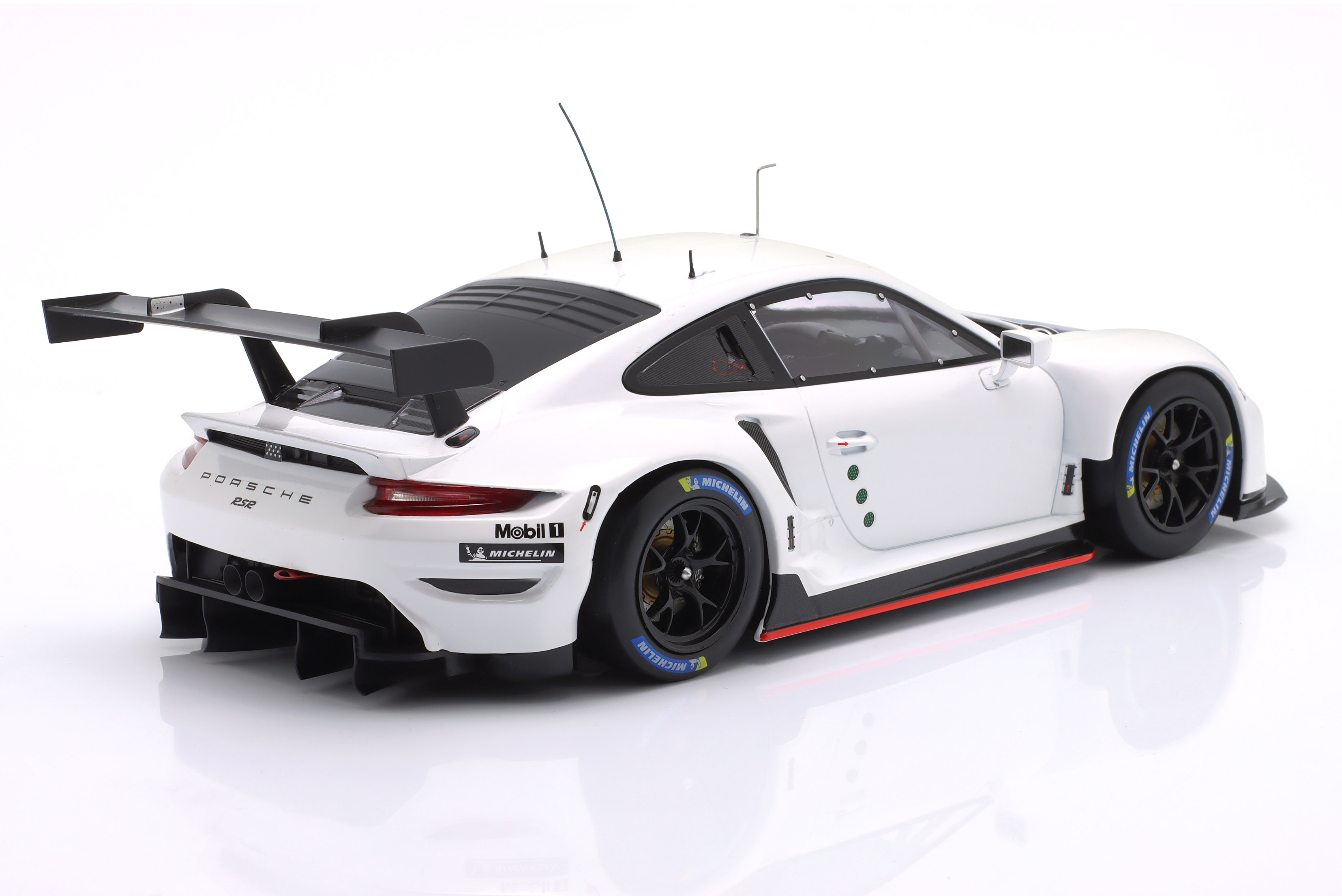 Porsche 911 991-2 RSR-19 Plain Body Coupe white 1:18 Ixo Models