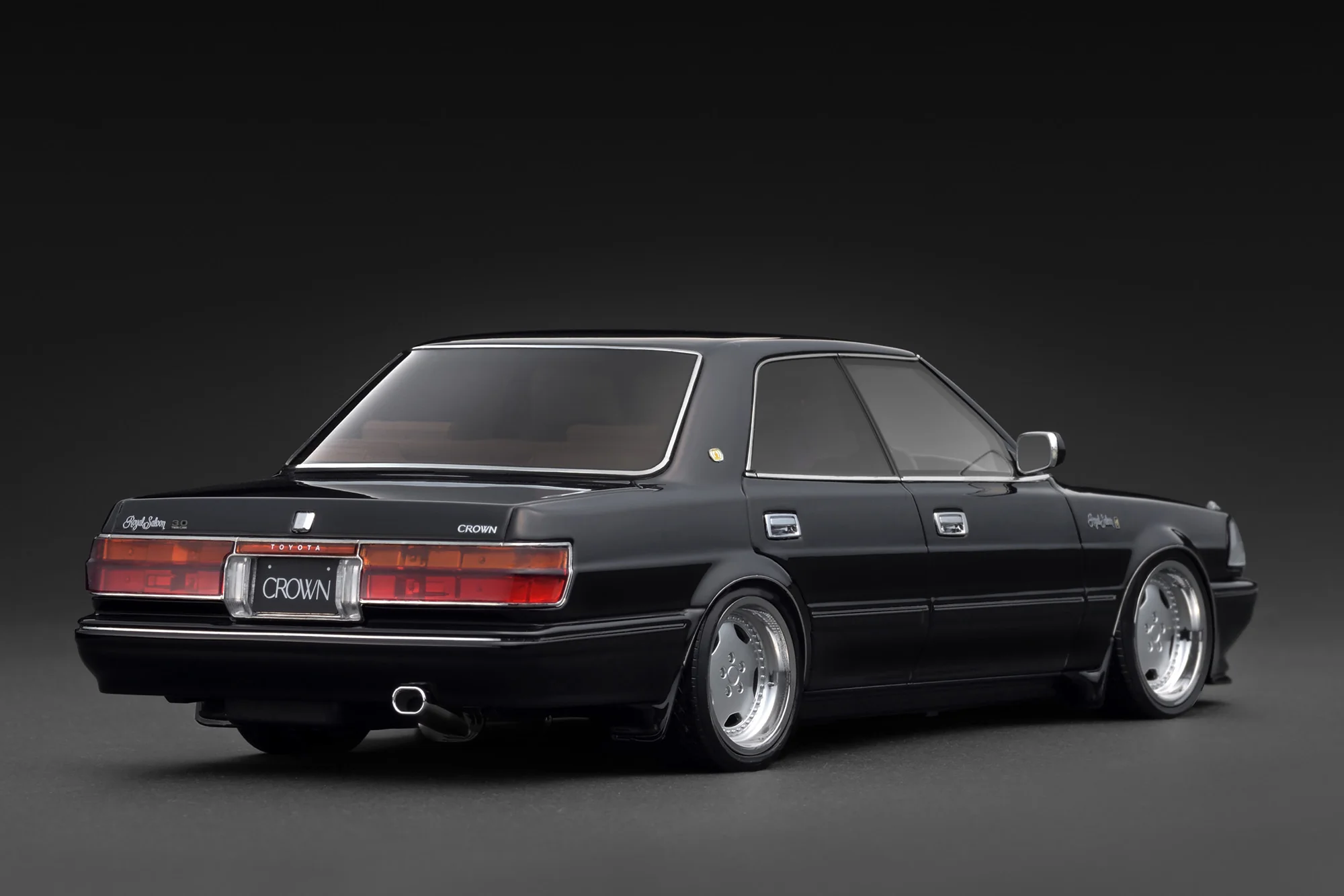 Toyota Crown Royal Saloon G 130 black 1:18 Ignition Model