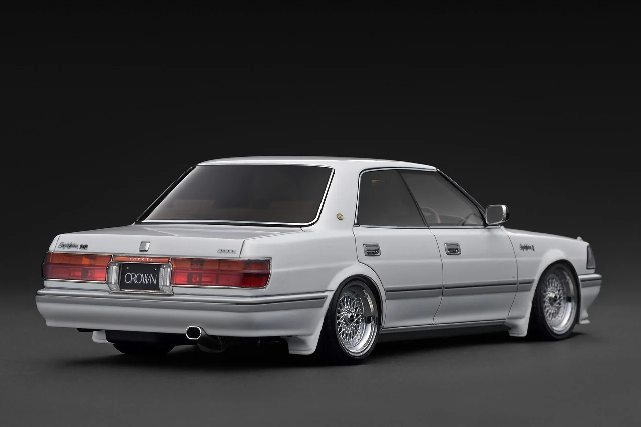 Toyota Crown Royal Saloon G 130 white 1:18 Ignition Model