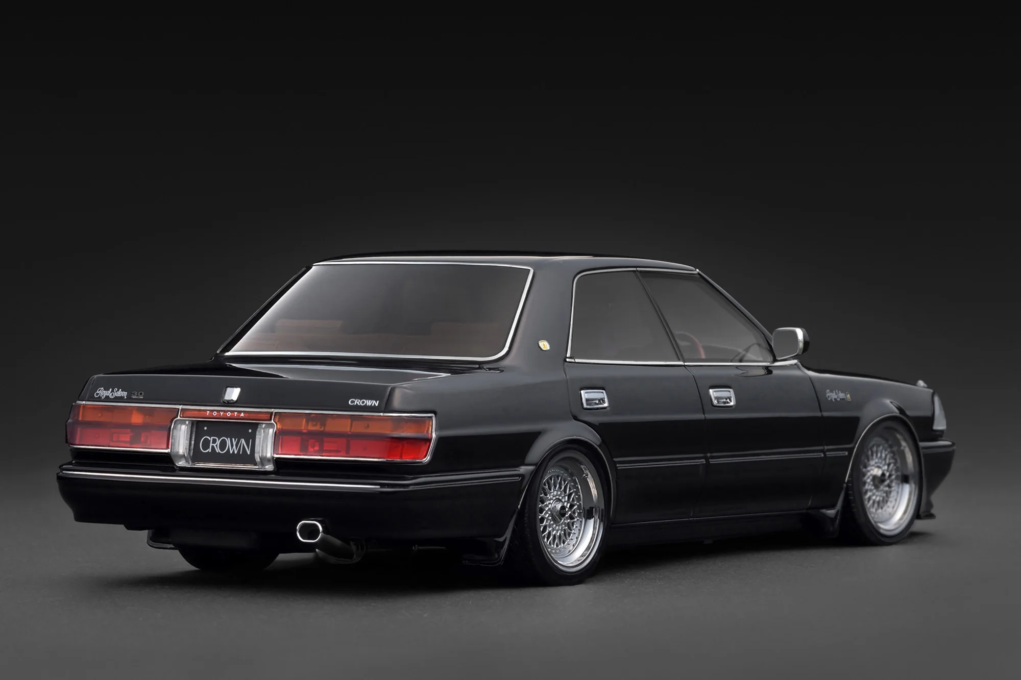 Toyota Crown Royal Saloon G 130 black 1:18 Ignition Model