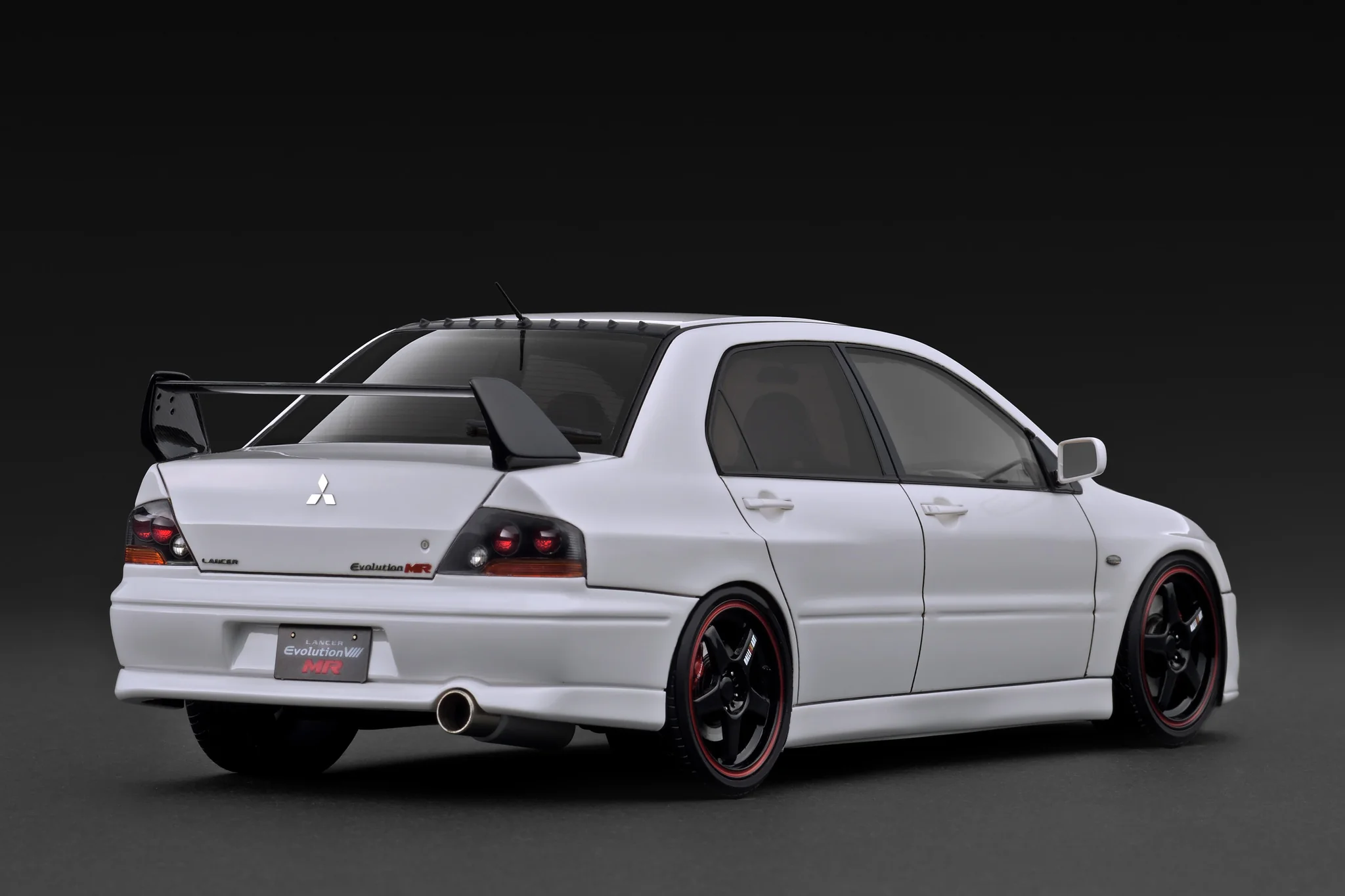Mitsubishi Lancer Evolution VIII MR CT9A white 1:18 Ignition Model