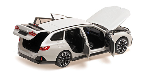 BMW i5 M60 Touring 2024 white metallic 1:18 Minichamps 