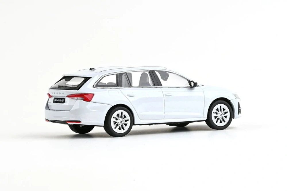 Škoda Octavia IV FL Combi 2024 bílá moon metalíza 1:43 Abrex