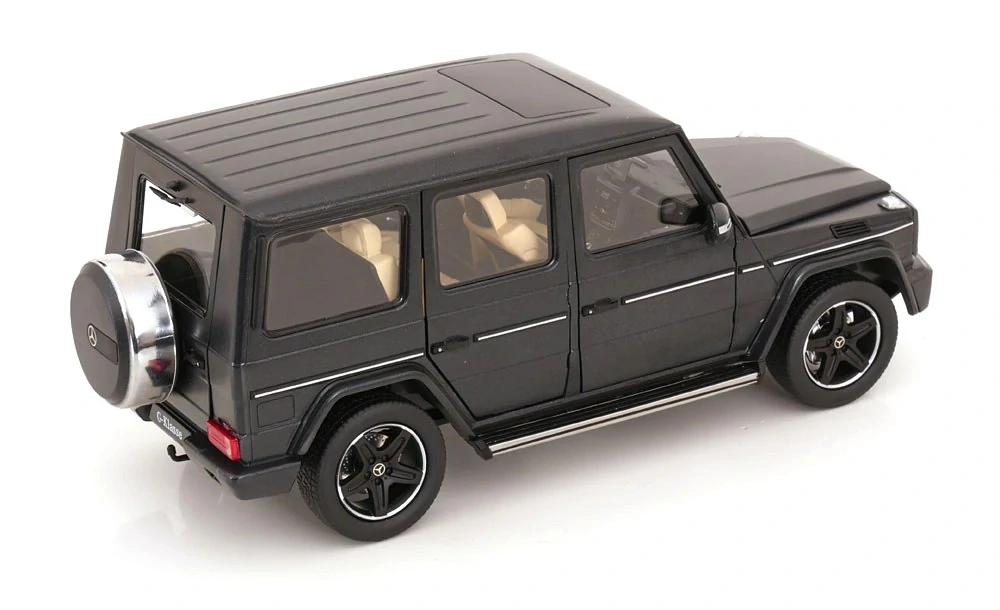 Mercedes-Benz G-Class W463 Designo matt black 1:18 iScale
