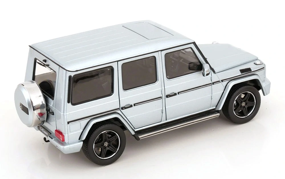Mercedes-Benz G-Class W463 silver 1:18 iScale