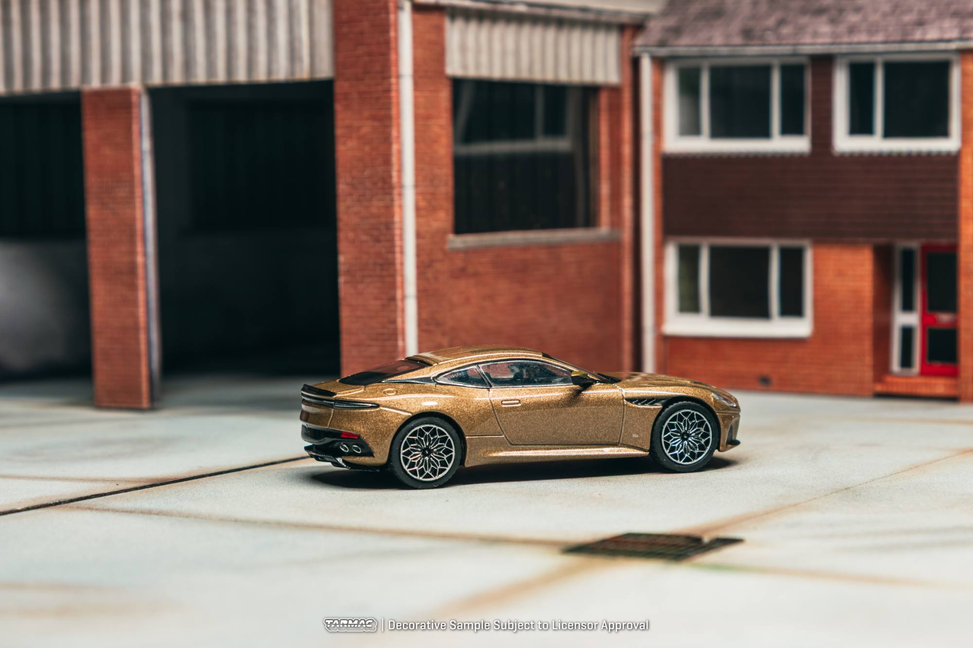 Aston Martin DBS Superleggera 2025 brown metallic 1:64 Tarmac
