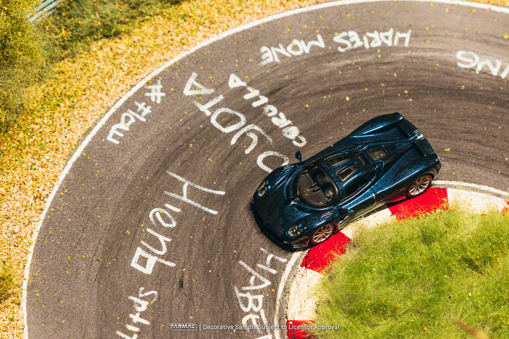 Pagani Utopia 2022 blue metallic 1:64 Tarmac