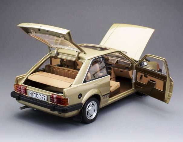 Ford Escort Mark III Ghia 1983 gold 1:18 Sun Star