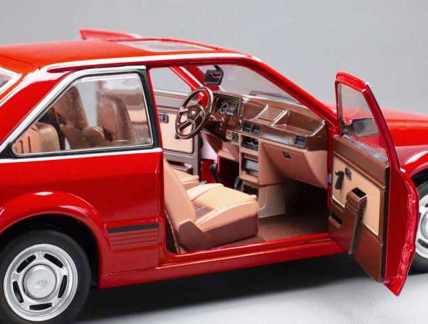 Ford Escort Mark III Ghia 1983 red 1:18 Sun Star