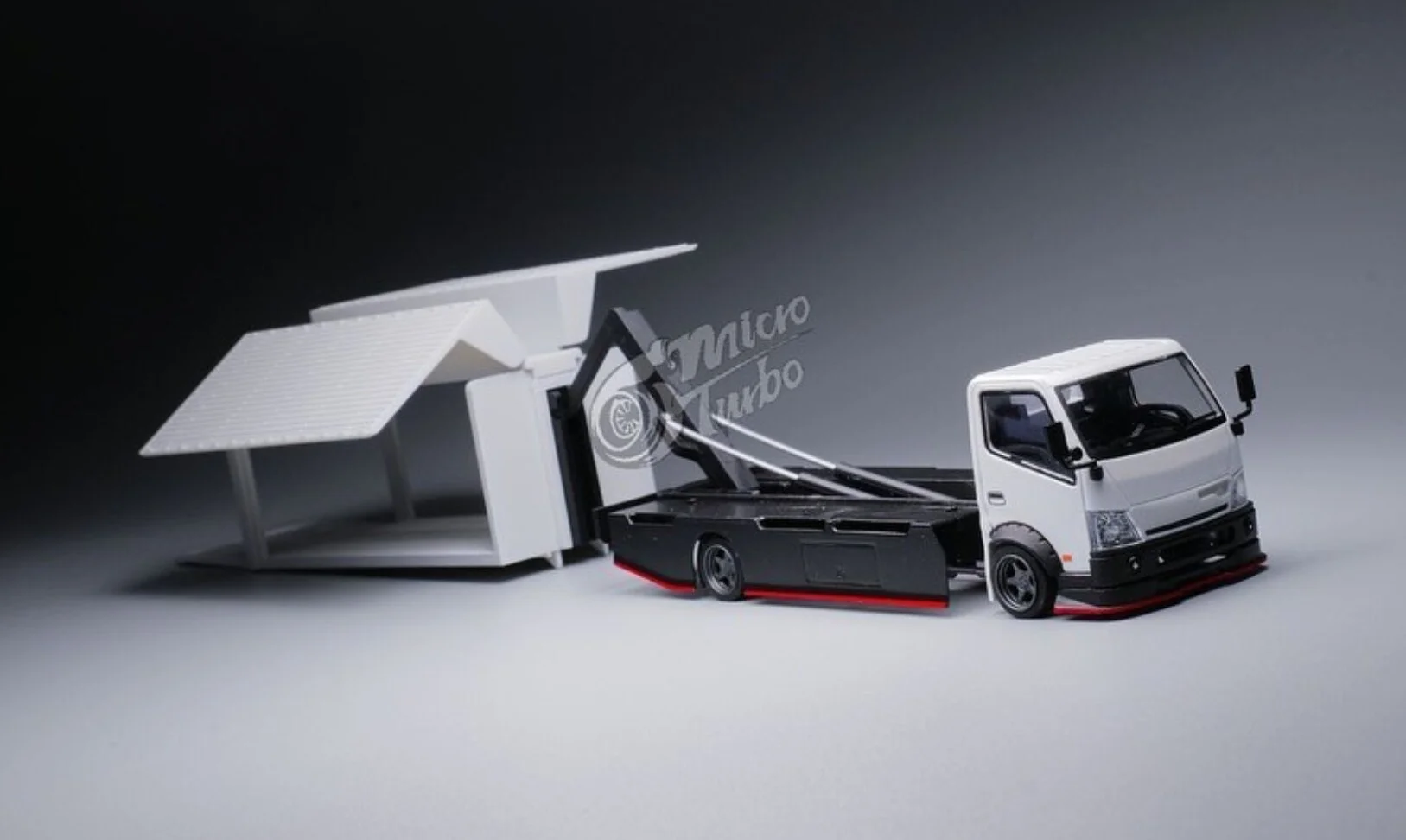 Custom Wing Truck white 1:64 Microturbo