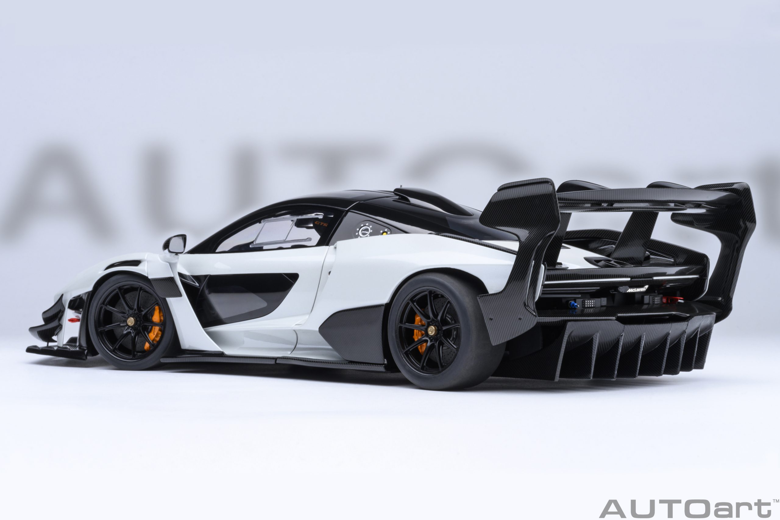 McLaren Senna GTR 2021 silica white 1:18 AUTOart