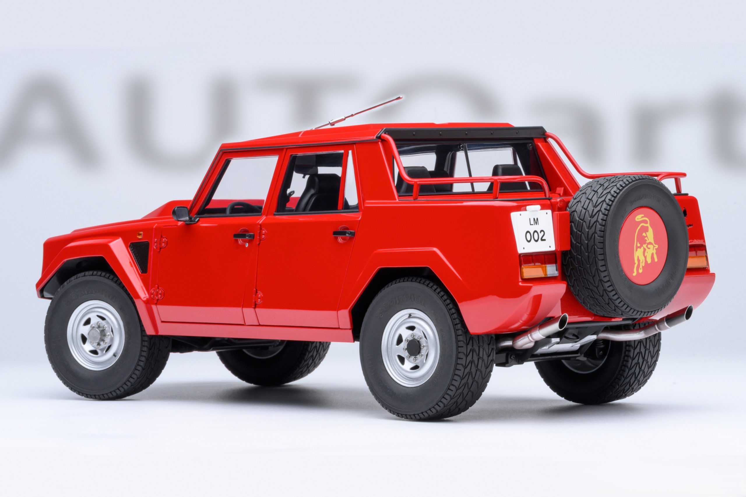 Lamborghini LM002 red 1:18 AUTOart