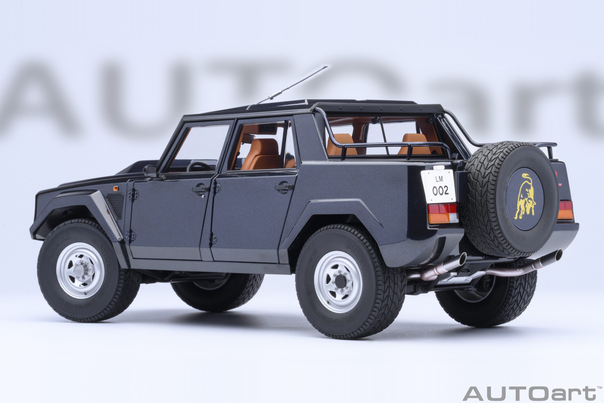 Lamborghini LM002 blue metallic 1:18 AUTOart