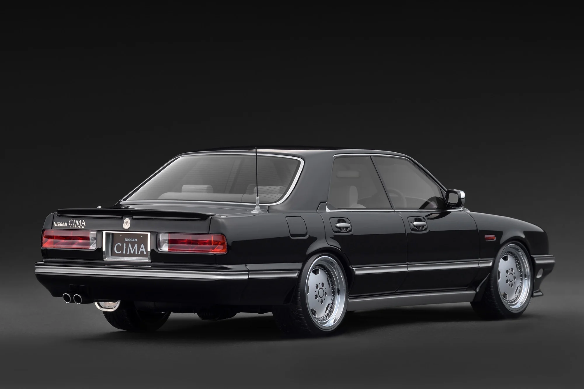 Nissan Cedric Cima Y31 black 1:18 Ignition Model